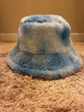 Light Blue Tie-Dye Faux Fur Y2K Bucket Hat